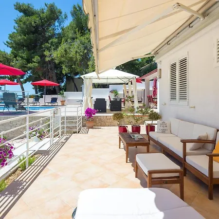 Luxury Beach Villa New Infinity Heated Swimming Pool With Massage For 12 Persons Trogir
